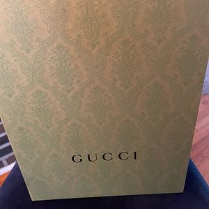 Gucci box like new